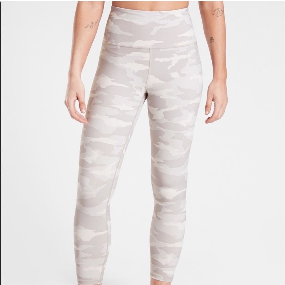 Athleta Elation Camo 7/8 Tight Taupe 